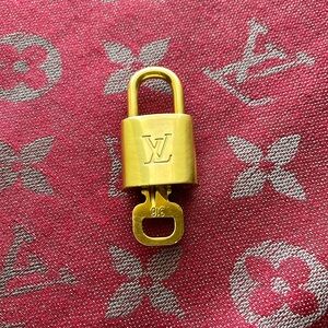 🌸Authentic Louis Vuitton Lock & Key set #316